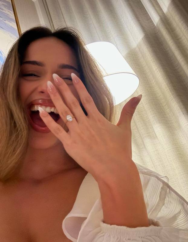 FOTO Zanosna Julija objavila je zaruke s ofenzivcem Dinama