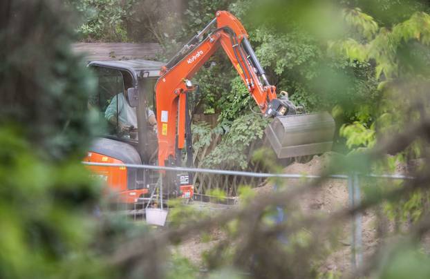 Maddie case: Police continue digging in allotment