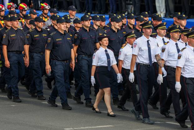Zagreb: Svečani vojni mimohod u povodu 30 godina VRO Oluja