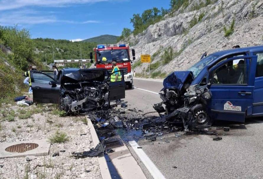 UŽAS KOD ZAGVOZDA Poginula jedna osoba, po ozlijeđene u prometnoj stigao je helikopter!