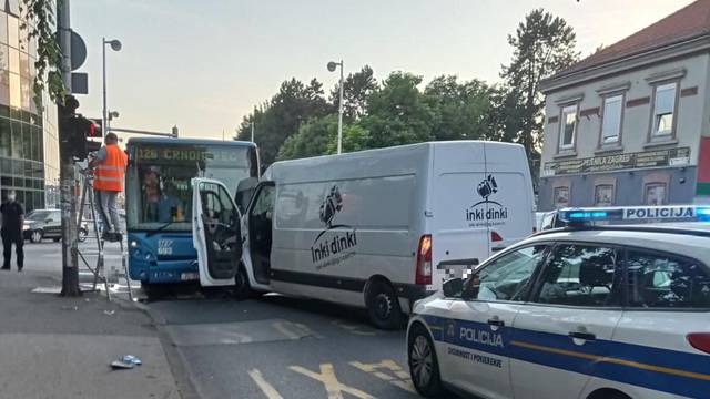 Sudar na Ilici: 'Kombi je skretao lijevo, ali autobus ima prednost'