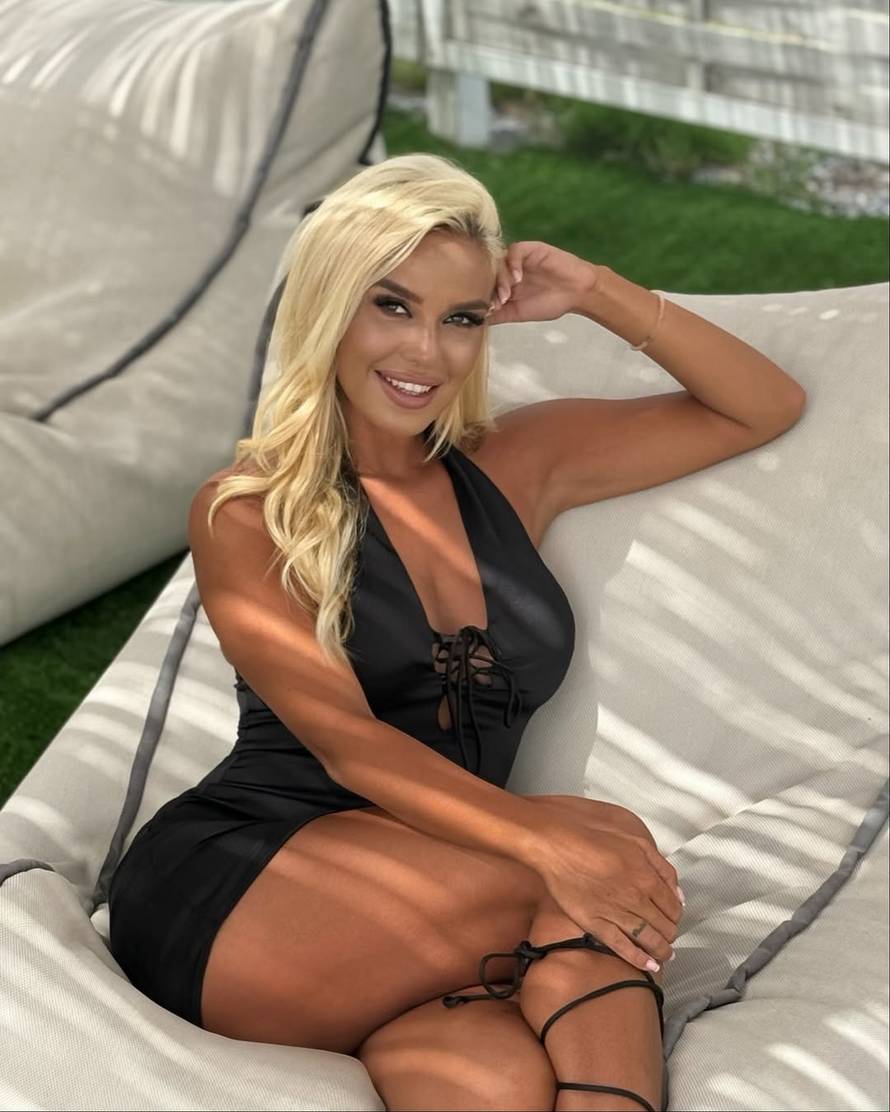 Srbija gori, a Dačićeva miljenica piše po internetu:  'Što ste, bre, vi? Komandanti? Zaigrali ste se'