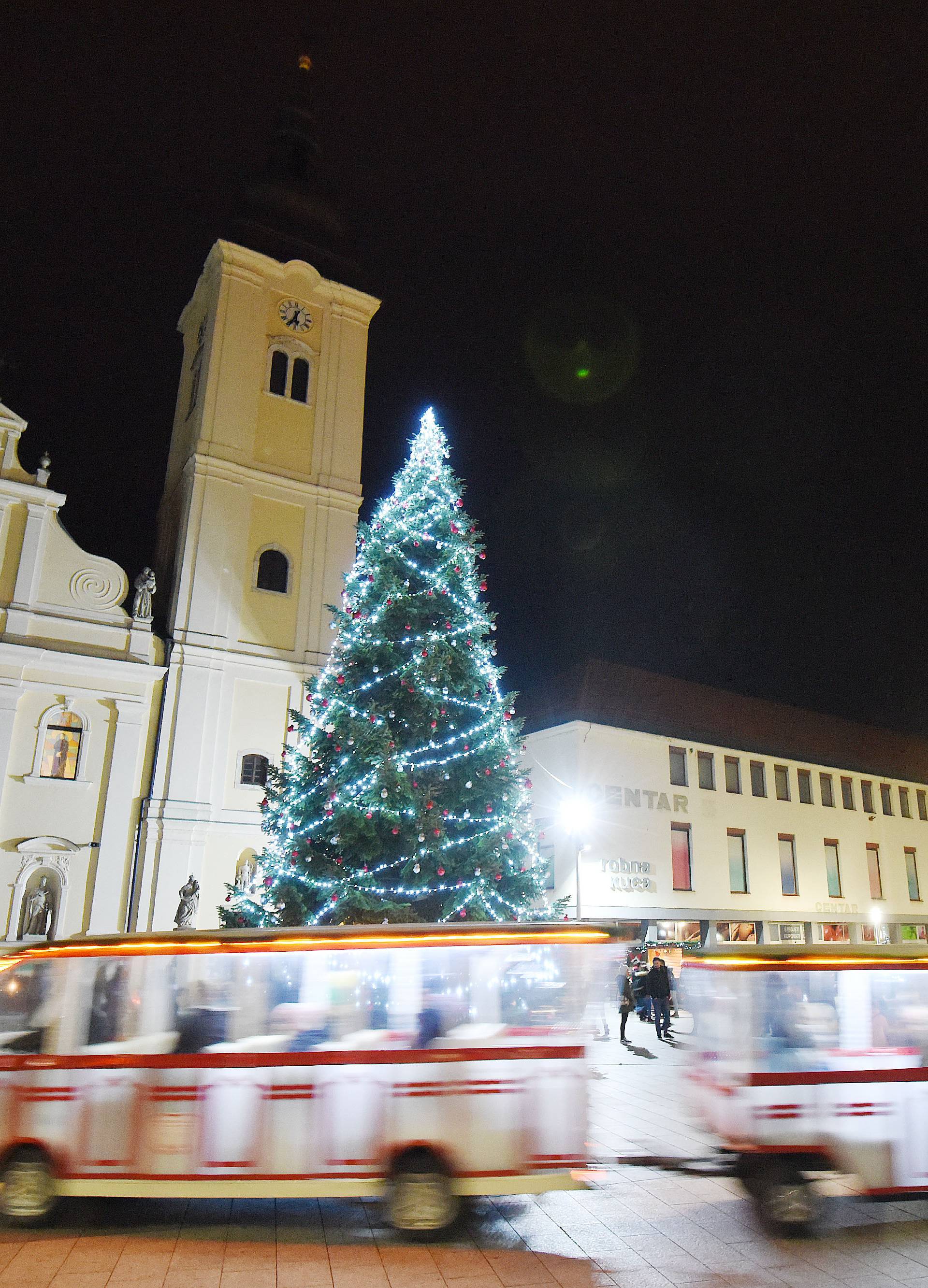 Bilo kuda, Advent svuda: Evo kako izgledaju hrvatski gradovi