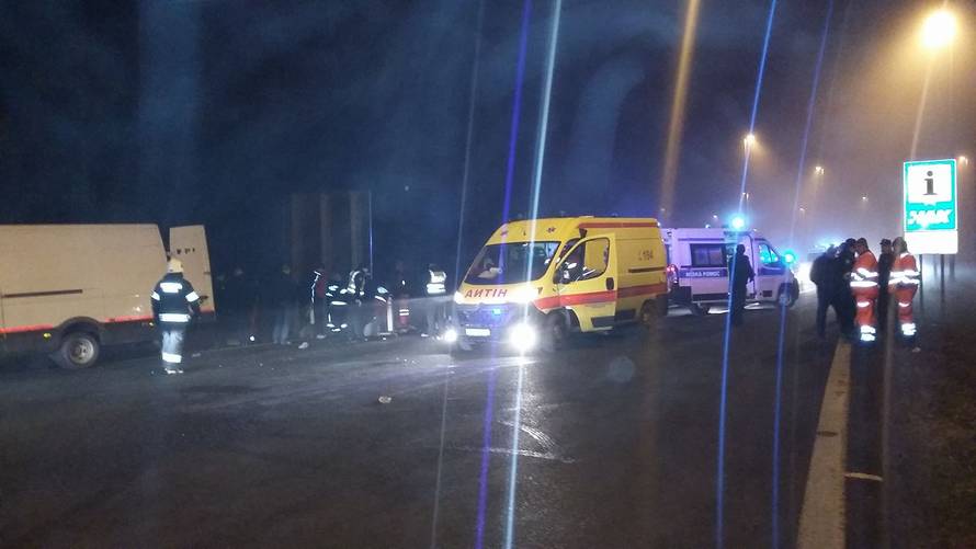 Policija zaustavila kombi sa 60-ak migranata kraj Novske