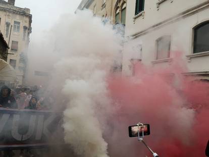 FOTO Pogledajte najveći korteo hrvatskih navijača iz srca Splita!