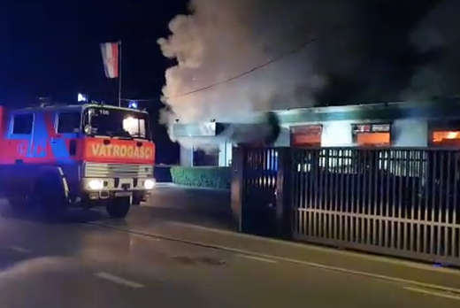 VIDEO Kod Zaprešića su raznijeli bankomat i zapalili trgovinu?! 'Prije požara je baš grunulo'