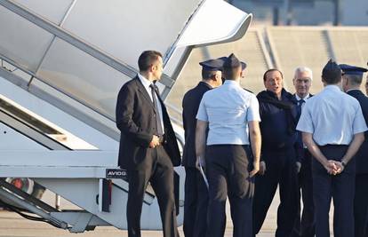 Berlusconijev avion morao prisilno sletjeti zbog kvara