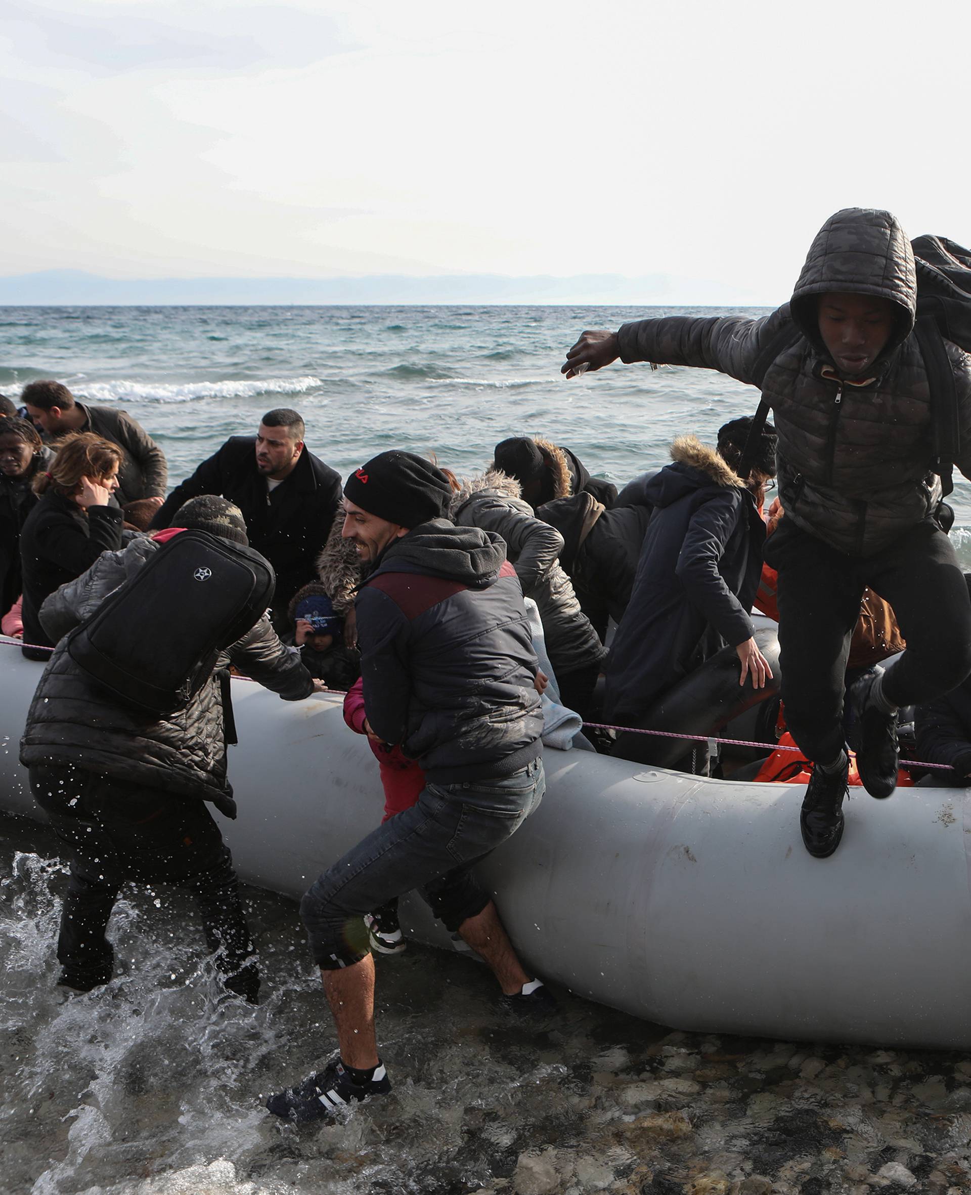 Turska: Pustili smo 75 tisuća migranata da krenu prema EU