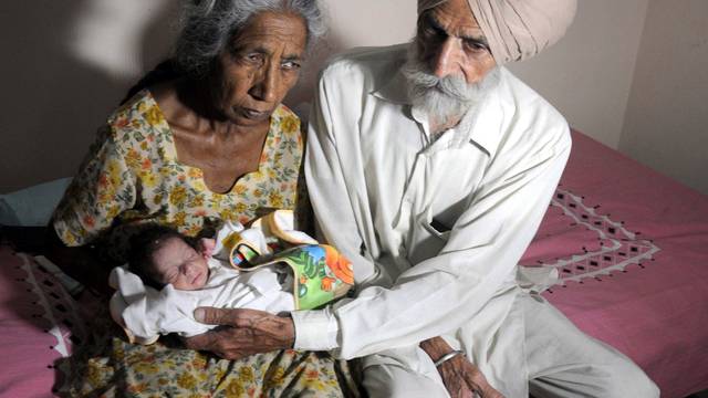 INDIA-AMRITSAR-70 YEAR OLD LADY-GIVE BIRTH