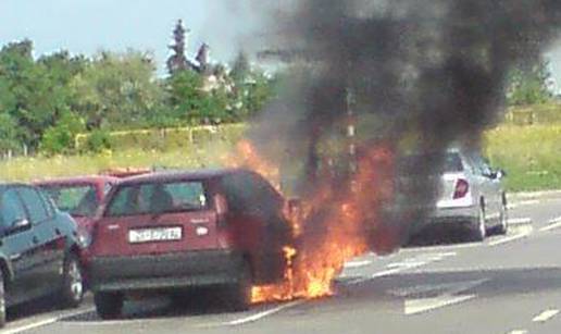 Na parkiralištu Kauflanda kod Zaprešića planuo Fiat