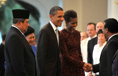 'Michelle Obami nisam htio dati ruku, ona je sama to forsirala'