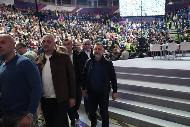 U Beogradskoj Areni održan je skup Srpske napredne stranke "Srbija - naša obitelj"
