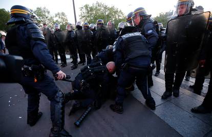 Pariz: Prosvjednici se sukobili s policijom zbog Marine Le Pen