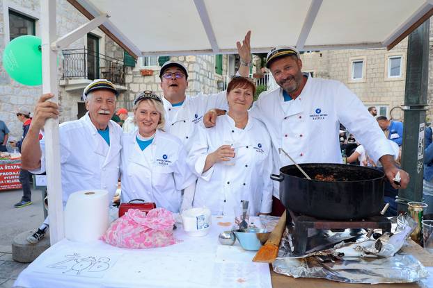 Kaštel Kambelovac: Održana tradicionalna Fešta o boba