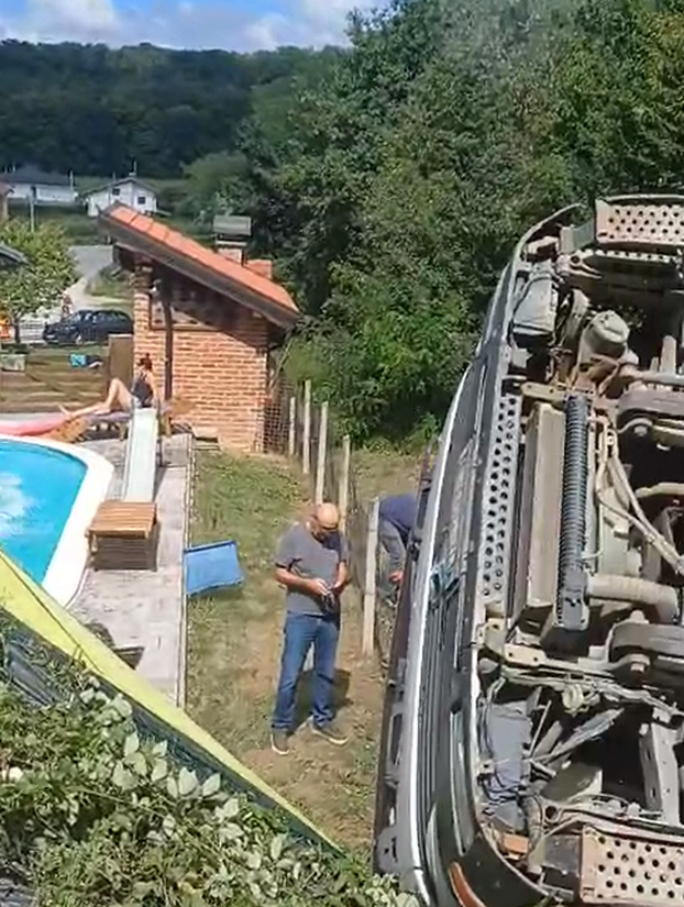 Urnebesne scene iz Jaske: 'Gazda, u dvorište vam je uletio kamion. Al mi se kupamo...'