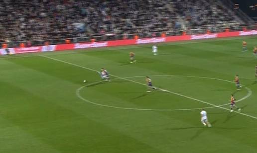 K(VAR) Poslu&scaron;ajte komunikaciju Kolari&cacute;a i VAR sobe u situaciji kad je Raci trebao dobiti crveni!