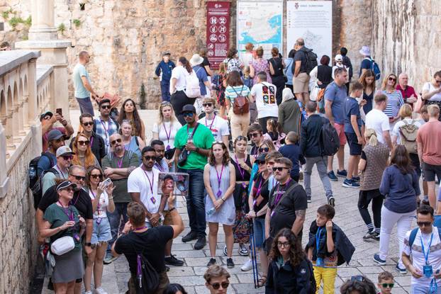 Dubrovnik: Lijepo i toplo vrijeme još uvijek grije turiste na jugu Hrvatske