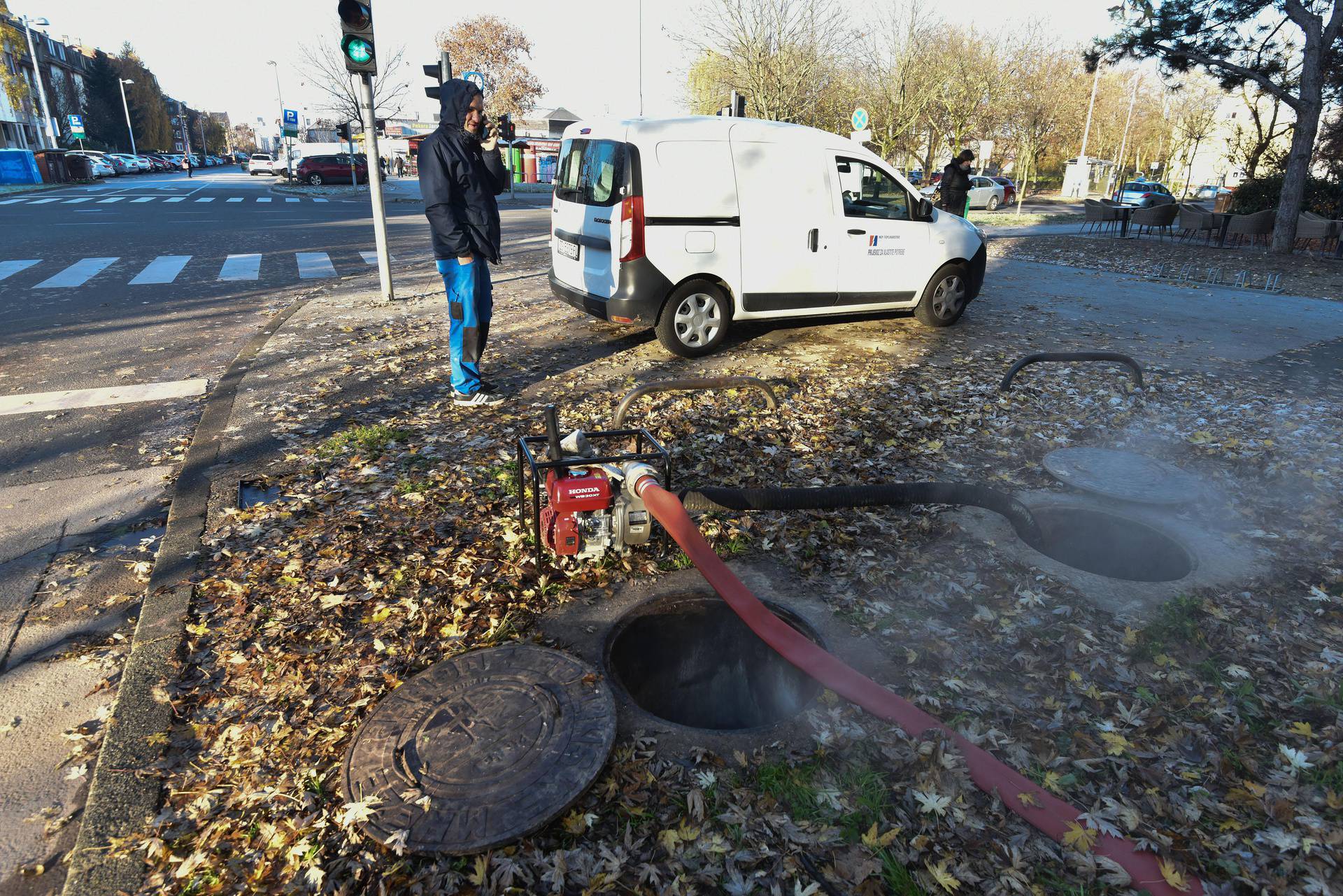 Zbog puknuća vrelovoda stanovnici Jaruna ostali bez grijanja i tople vode