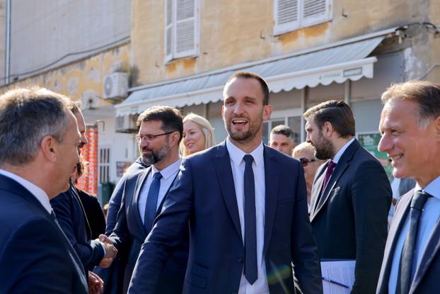 Zadar: Predsjednik Hrvatskog sabora Gordan Jandroković obišao je manifestaciju pod nazivom „Pijat na Pijaci“ 