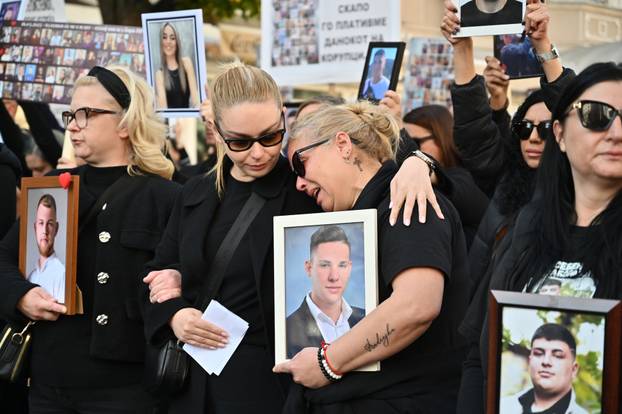 Skoplje. Prije početka suđenja za požar u diskoteci Pulse u Kočanima održan je prosvjed Marš anđela