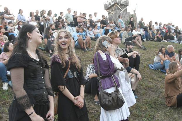 Viteške borbe na konjima privukle posjetitelje Renesansnog festivala u Koprivnici