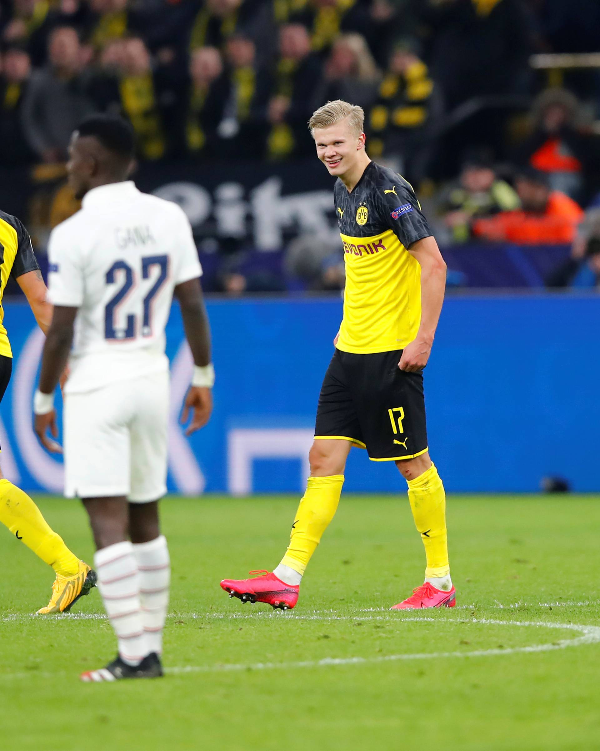 Champions League - Round of 16 First Leg - Borussia Dortmund v Paris St Germain