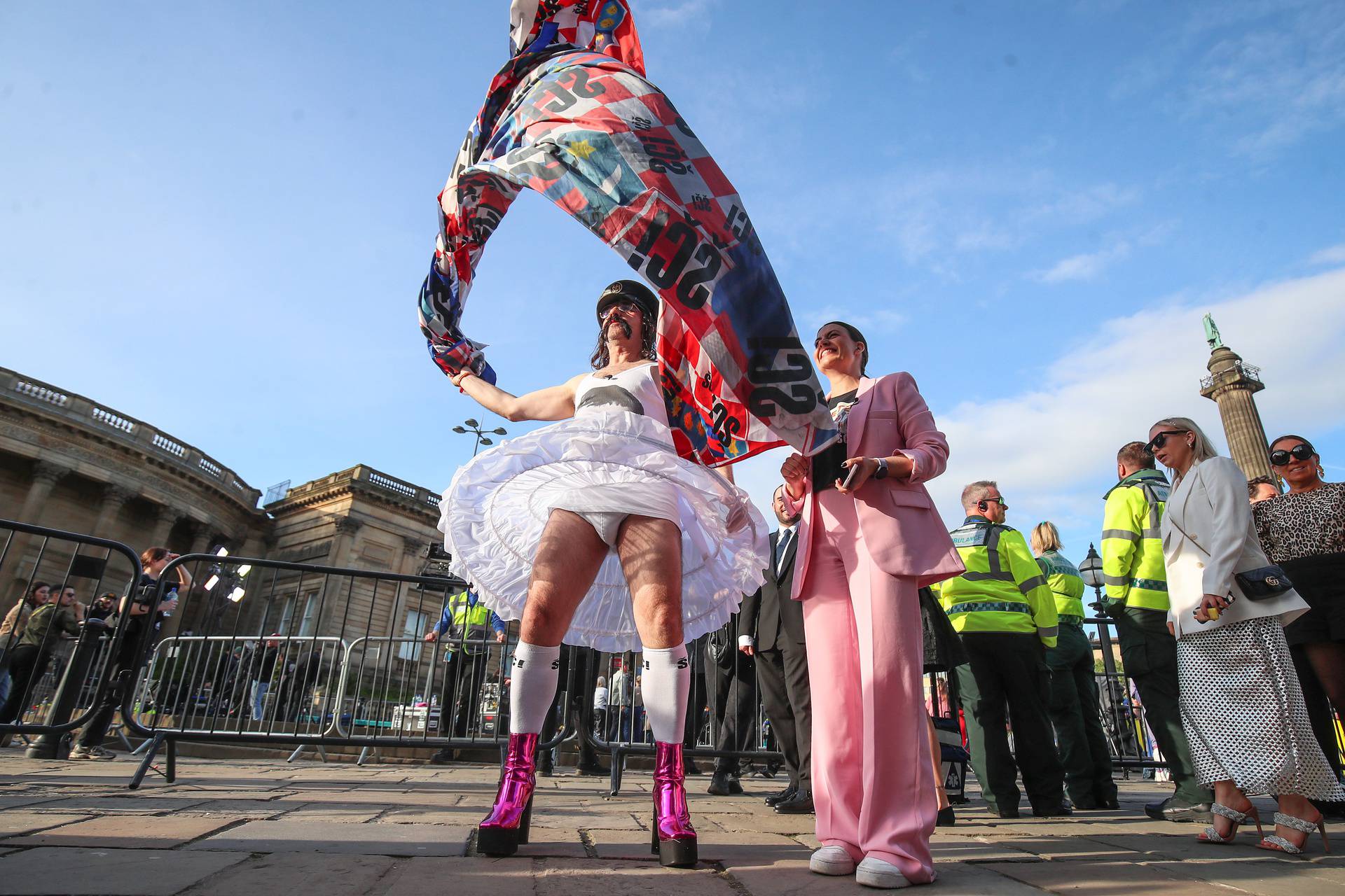 Liverpool: Mrle nakon ceremonije otvaranja Eurovizije pokazao gipkost i raskoš kostima