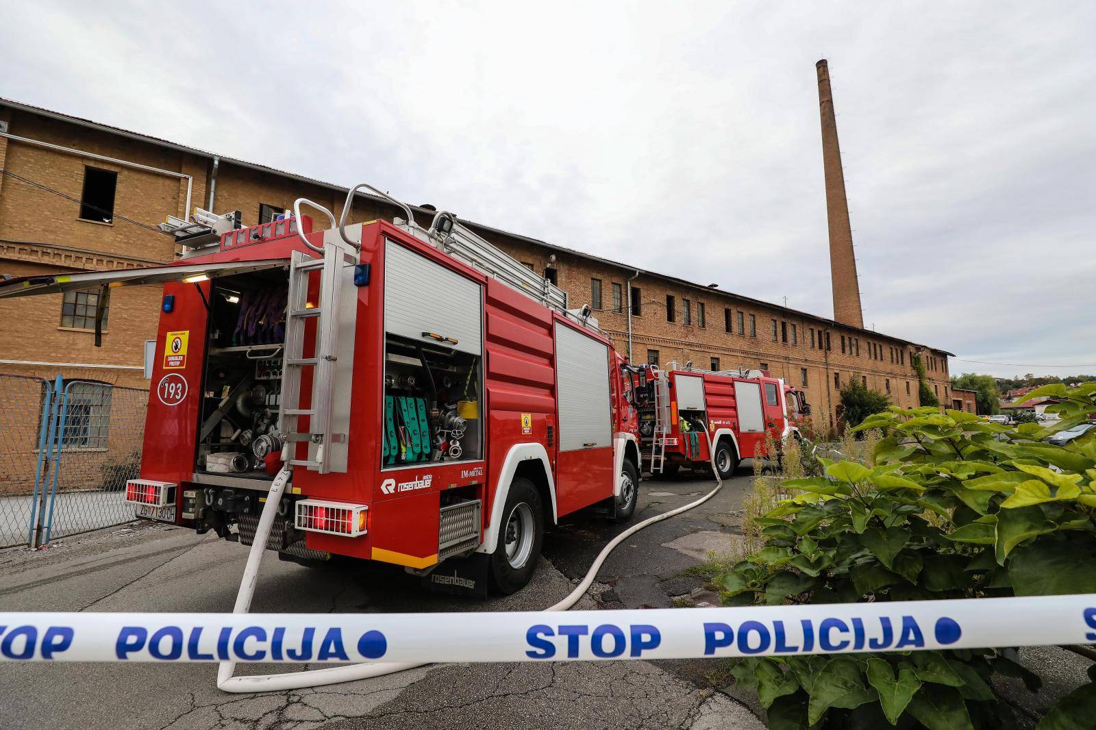 Zagreb: Planuo je krov stare ciglane, vatrogasci na terenu