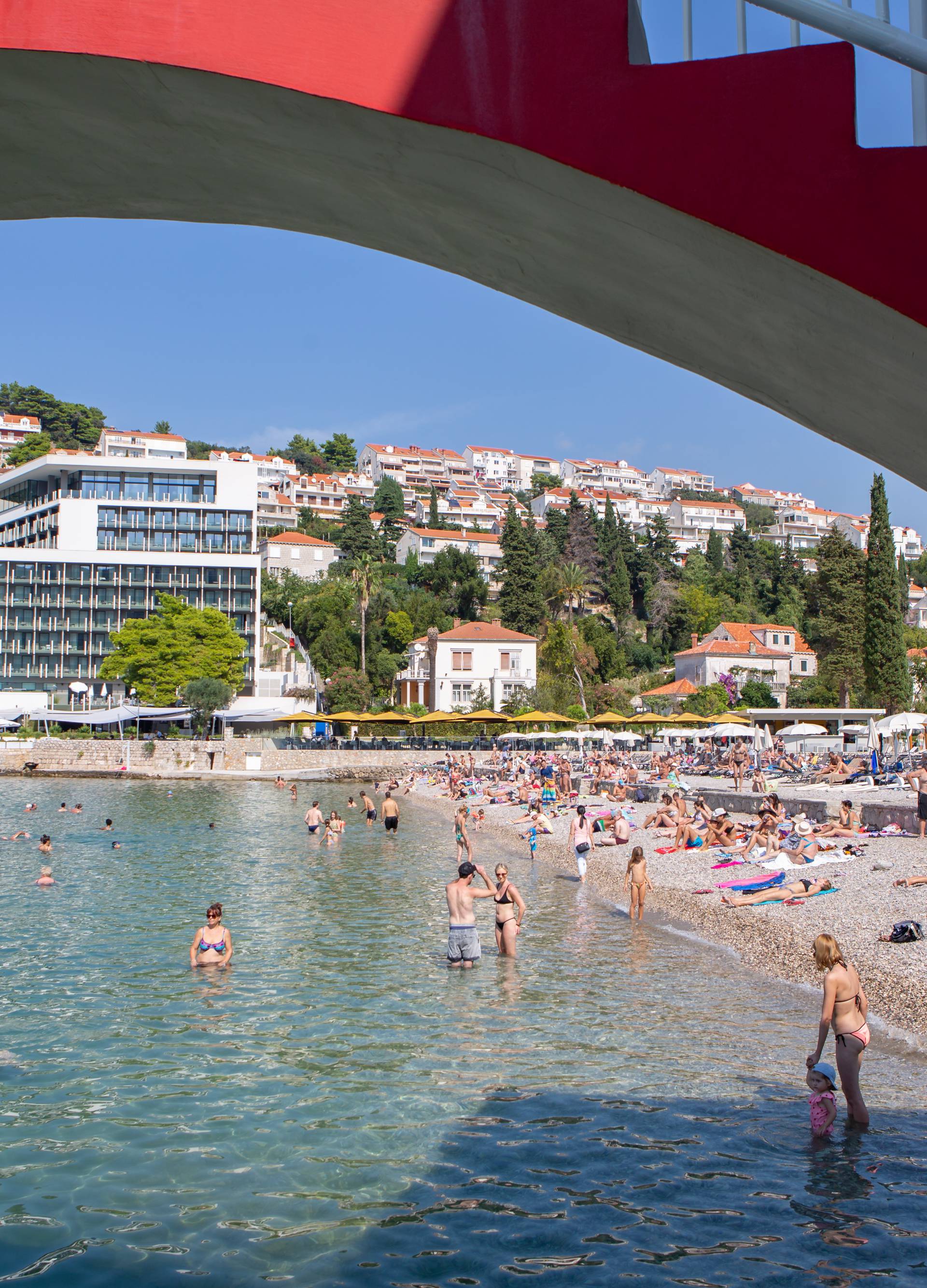 Dubrovnik: Zbog visokih temperatura mora, plaÅ¾e joÅ¡ uvijek pune