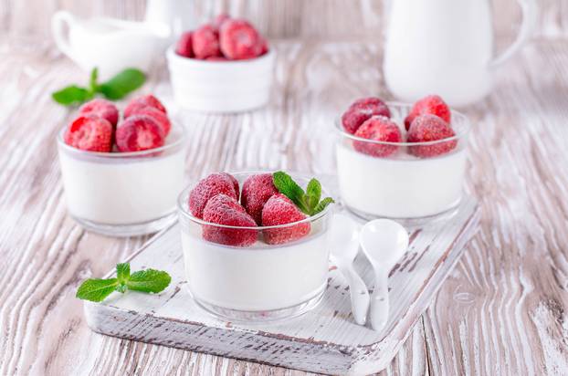 Panna cotta with frozen strawberries