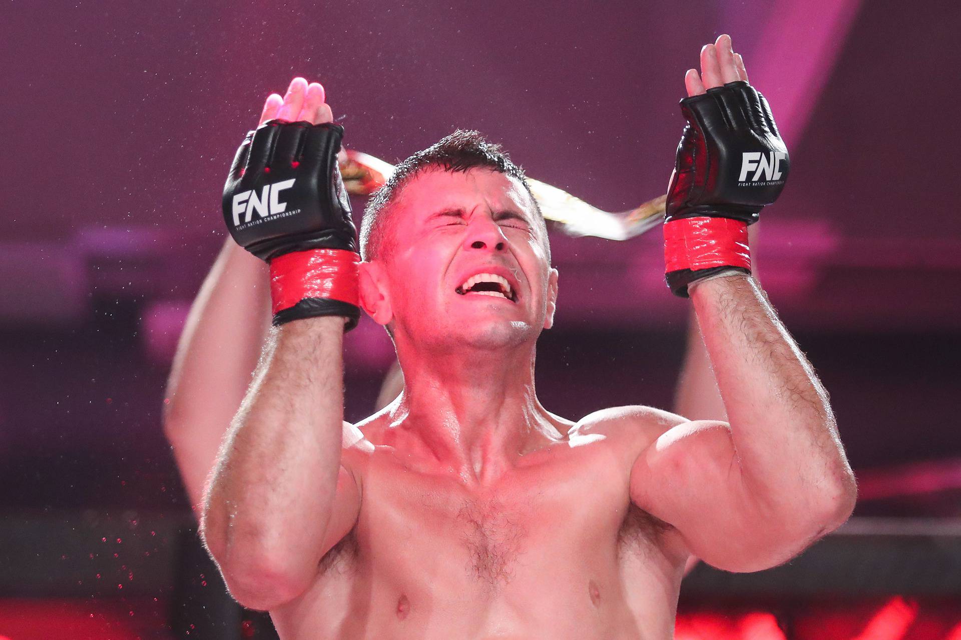 VIDEO Pogledajte ponajbolju giljotinu MMA svijeta: Baš sam se umorio od udaranja Vase...