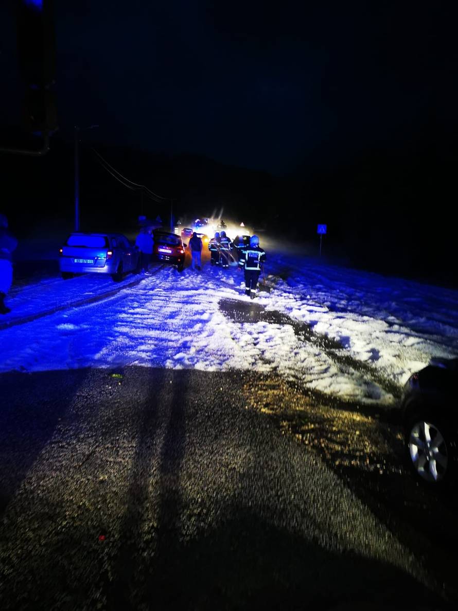 VIDEO Pogledajte kako je tuča izazvala kaos u Zagorju: Ceste pune leda, automobili zapeli