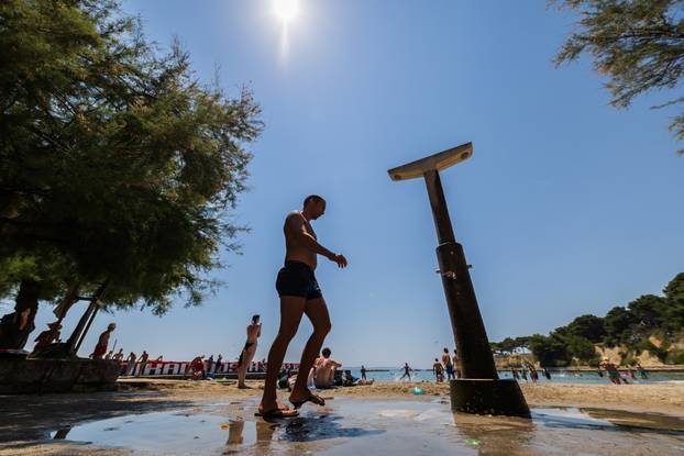 Split:  Prvi dan ljeta na plaži Firule