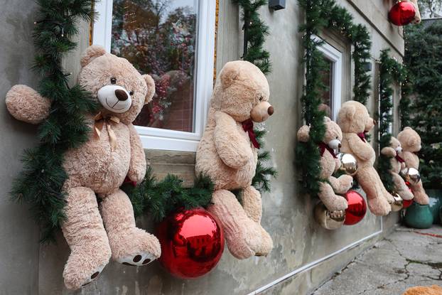 Zagreb: Kuća u Maloj ulici ukrašena za advent