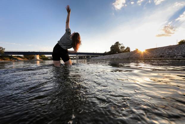 Vodostaj Save toliko je nizak da se može prehodati
