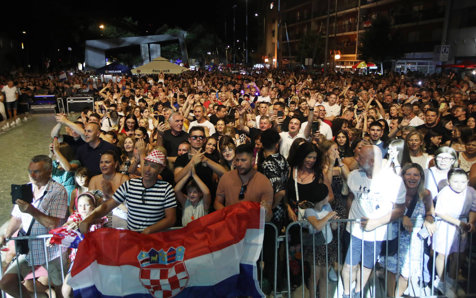 Knin: Koncertom Mate Bulića i Maje Šuput završena proslava Dana pobjede i domovinske zahvalnosti