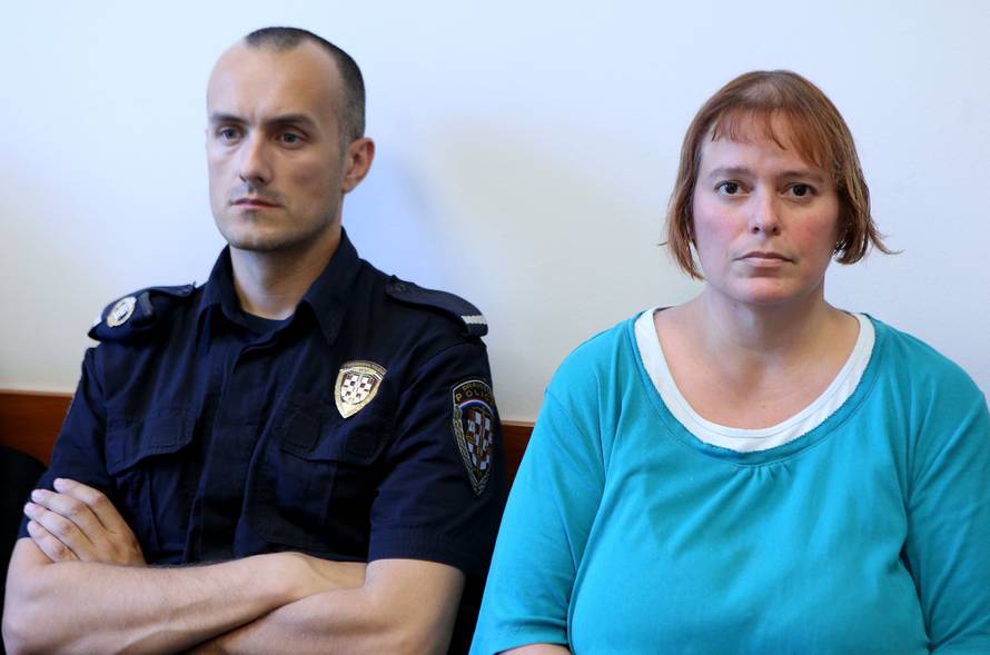 Amerikanka se brani šutnjom sve dok joj ne prevedu spise...