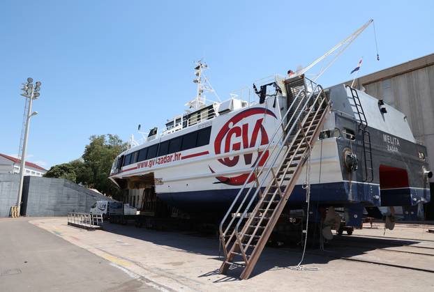 Ošte?eni katamaran Melita dotegljen u šibensko brodogradilište Iskra