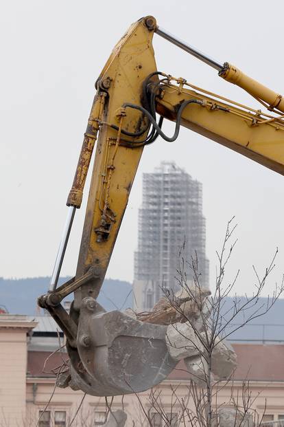 FOTO Staru zgradu Zabe usred Zagreba počeli su rušiti prije devet mjeseci. Još nisu gotovi