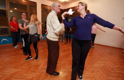 Veterani folklora čuvaju stare dalmatinske plesove u KUD-u