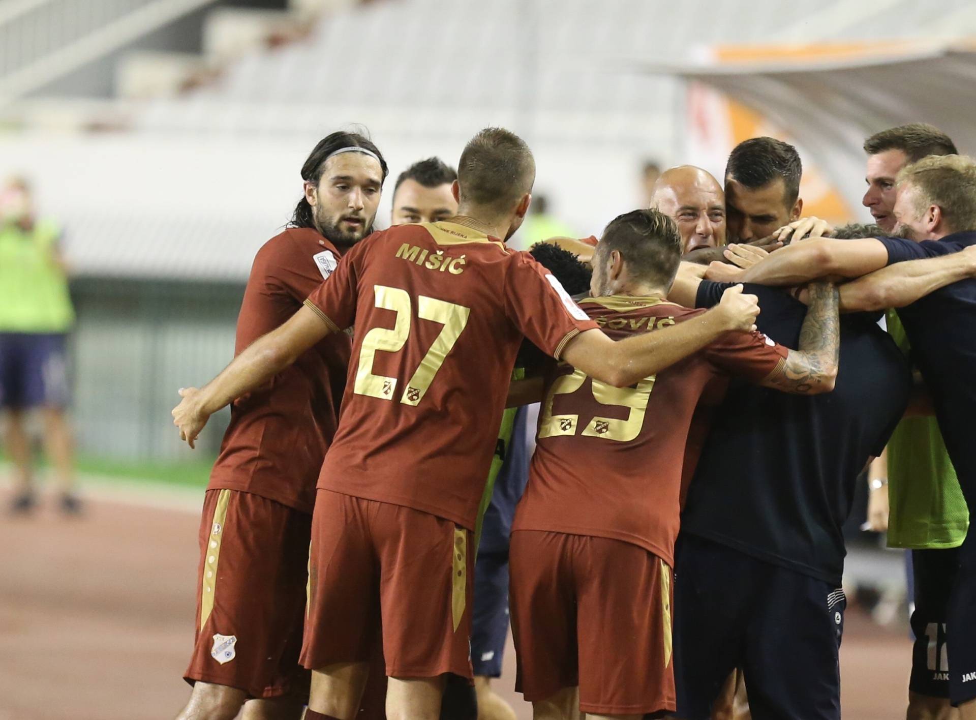 Ta kobna Rijeka: Kek srušio i Pušnika, Hajduk opet izgubio