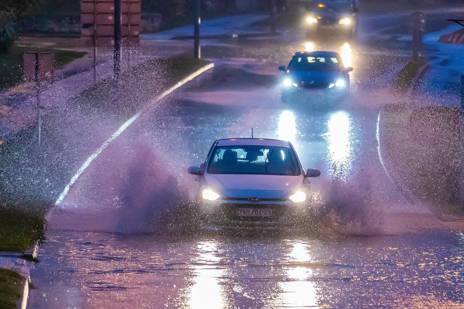 Pula: Pljusak otežao vožnju gradskim prometnicama