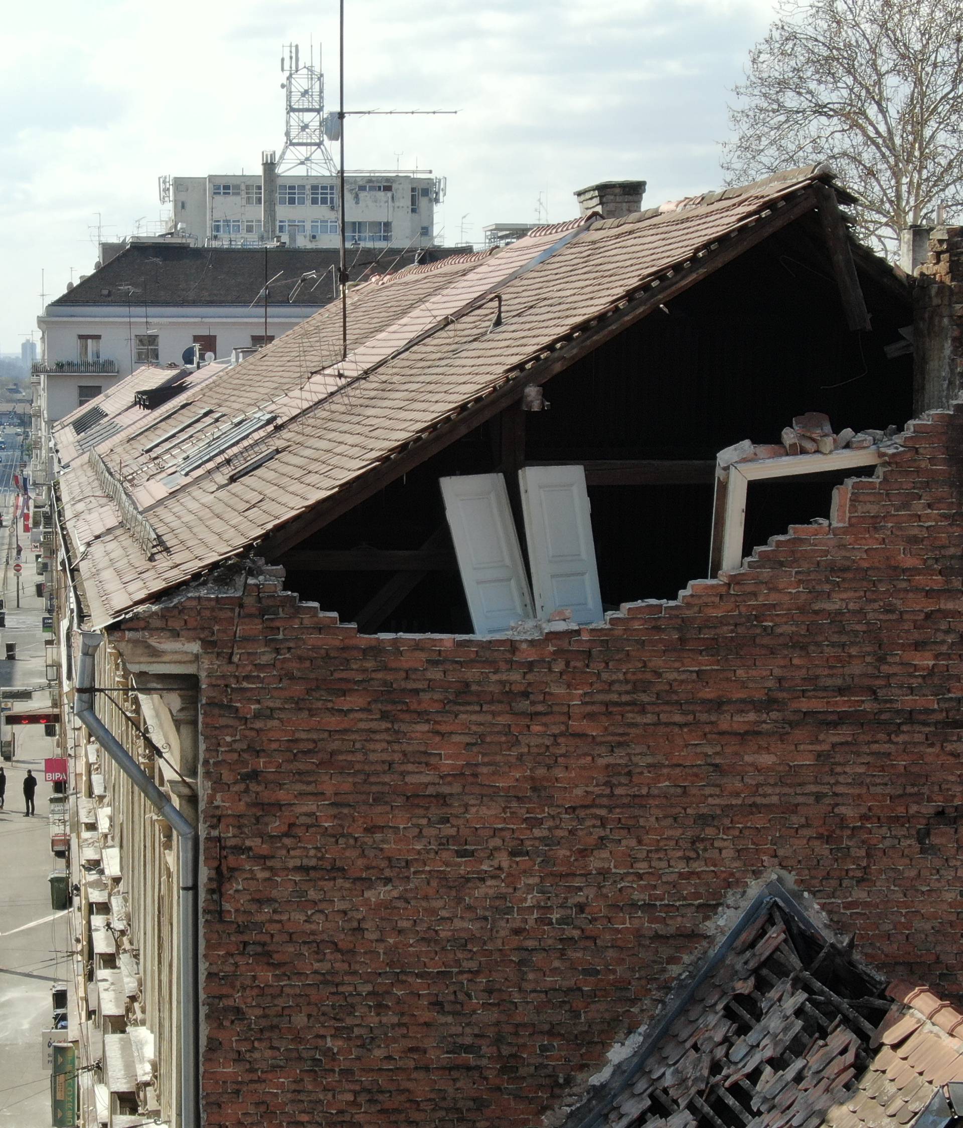 Snimke užasa: Ovo su razoreni krovovi zagrebačkih zgrada...