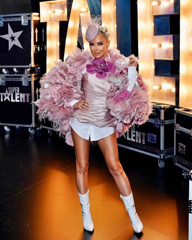 FOTO Nećete vjerovati kakve je sve frizure Maja Šuput imala