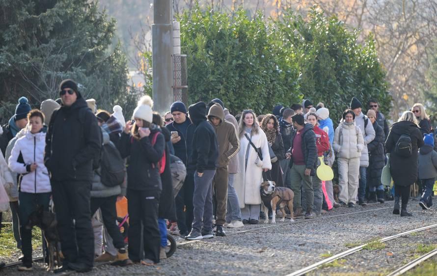 Zagreb: Ogromna gužva na žičari nakon što je na Sljemenu pao snijeg