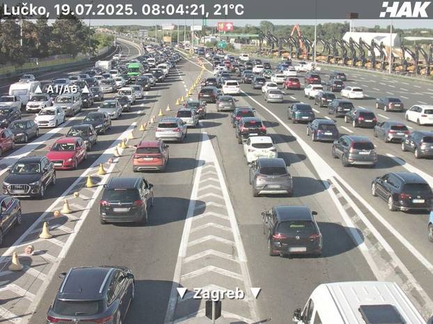 Pogledajte snimke s kamera: Gužve od jutra, na Lučkom čak 8 kilometara, na Trakošćanu 6 km