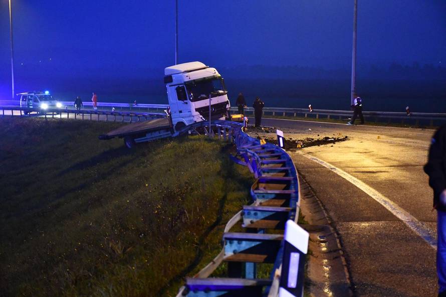 U prometnoj nesreći na autocesti A3 kod Okučana smrtno stradale tri osobe