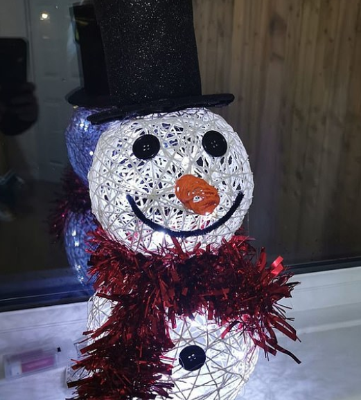 Kako napraviti snjegovića: S 2 balona, štrikom i s lampicama