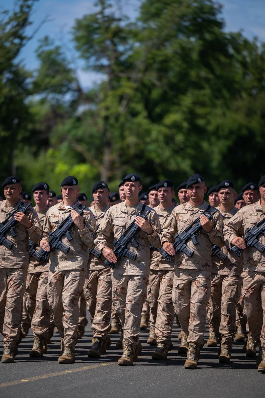 Velika Gorica: Uvježbavanje pješačkih postroja Hrvatske vojske za svečani vojni mimohod