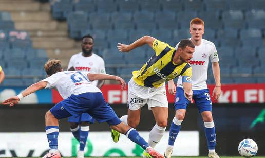 VIDEO Dok mu se Hajduk nada, Džeko briljira! Dvaput zabio i asistirao protiv engleskog kluba